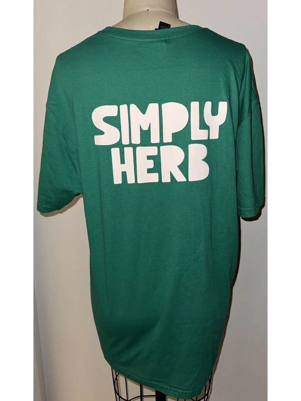Simply Herb New Green Branded t-shirt size M